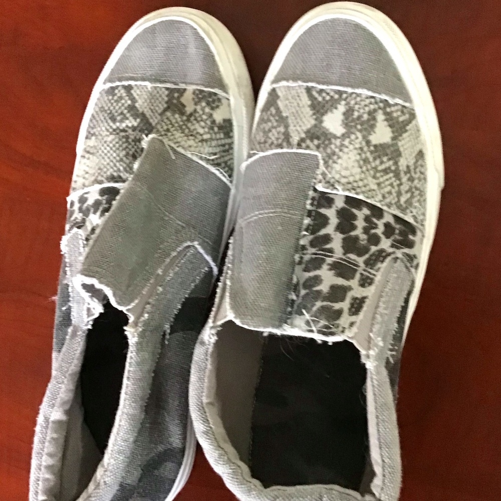 Blowfish Malibu Women’s Gray patchwork Design - Like New in size 8 1/2